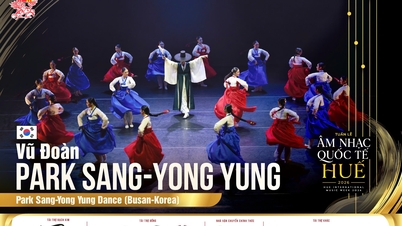 Park Sang-Yong-Yung -tanssiryhmä tuo korealaisen perinteen hengen Huehen.