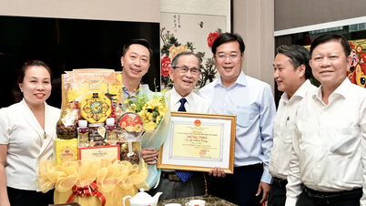 Lãnh đạo Thành ủy TPHCM thăm, chúc thọ người cao tuổi