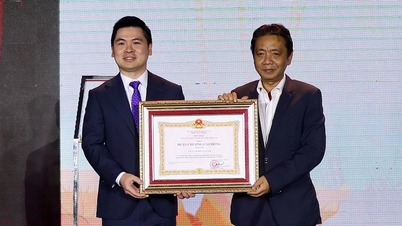 CLB Hà Nội nhận Huân chương Lao động hạng Nhì