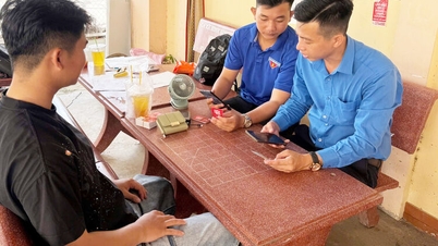 The youth of Binh Son are close to the people and involved in their work.