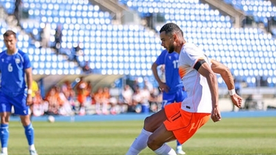 Cody Gakpo marcou dois pênaltis e a Holanda venceu o Uzbequistão por 2 a 1 em Nova York.