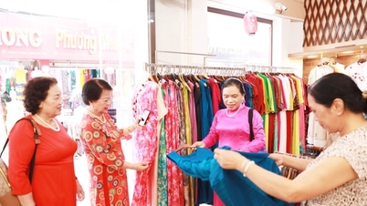 Menyebarkan esensi kerajinan tradisional Hanoi.