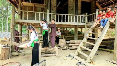 Giải mã ý nghĩa 9 bậc cầu thang của người Mường