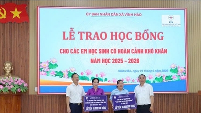 NMNĐ Vĩnh Tân 4 hỗ trợ 160 triệu đồng cho học sinh khó khăn và Quỹ Khuyến học xã Vĩnh Hảo.