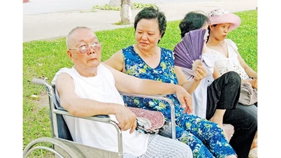 Nút thắt nhân lực chăm sóc người cao tuổi