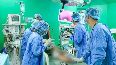 Nội soi cấp cứu gắp khuyên tai sắc nhọn trong thực quản bé gái 11 tháng tuổi