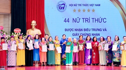 Honorer les contributions et les aspirations d'éminentes intellectuelles vietnamiennes.