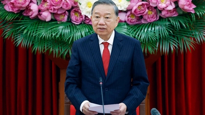 เลขาธิการและประธานโต ลัม ทำงานร่วมกับสภาทฤษฎีกลาง