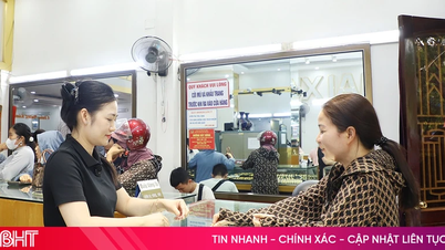 Giá vàng “lao dốc”: Nhà đầu tư lo lỗ, người dân thận trọng chờ