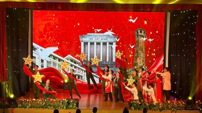 LEVENDIGE KLEUREN IN DE KWALIFICATIERONDE VAN DE "GOUDEN LOTUS ZANGWEDSTRIJD 2026" - CLUSTER VAN VERTEGENWOORDIGENDE KANTOREN (HO CHI MINH CITY)