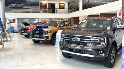 Penjualan mobil sedikit menurun meskipun produsen mobil dalam negeri terus melakukan penurunan harga.