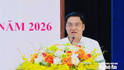 Secretarul adjunct al Comitetului Provincial al Partidului, Hoang Nghia Hieu, s-a întâlnit cu alegătorii din comuna Yen Trung.