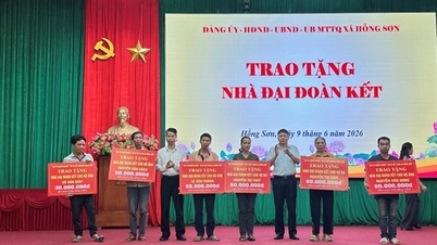 Die Gemeinde Hong Son überprüft die Arbeit der Vaterländischen Front in den ersten sechs Monaten des Jahres.