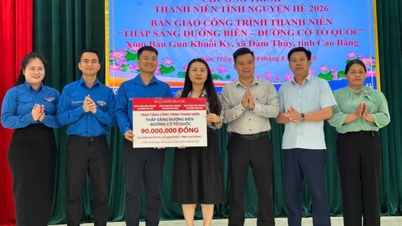 ຊາວໜຸ່ມ Agribank ມອບໂຄງການ "ຈູດໄຟຊາຍແດນ - ເສັ້ນທຸງຊາດ" ຢູ່ຕາແສງ Dam Thuy - ໜັງສືພິມອອນໄລນ໌ Cao Bang.
