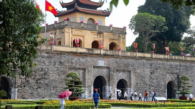 Líderes de ciudades de la ASEAN visitan sitios patrimoniales representativos en Hanói.