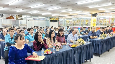 การศึกษาทางการเมืองและอุดมการณ์ช่วยเสริมสร้างลักษณะชนชั้นของชนชั้นแรงงานให้เด่นชัดยิ่งขึ้น