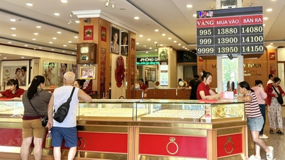 Harga emas menjunam: Ada yang menyesali kerugian itu, ada yang menunggu peluang baharu.