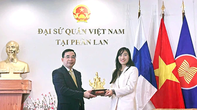 Phu Thon maakunnan valtuuskunta vieraili ja työskenteli Vietnamin suurlähetystön kanssa Suomessa.