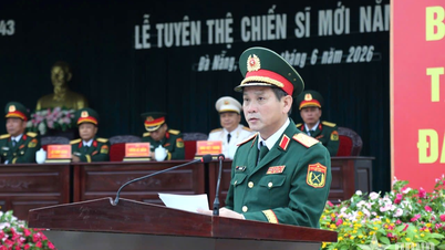 Tư lệnh Quân khu 5 dự Lễ tuyên thệ chiến sĩ mới tại Trung đoàn 143