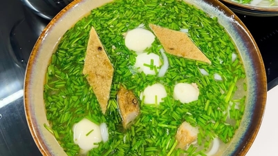 Această plantă este mai bogată în vitamina A decât ceapa verde și coriandrul, se spune că este afrodisiacă, stimulează imunitatea și este un adaos parfumat la supa de tăiței.