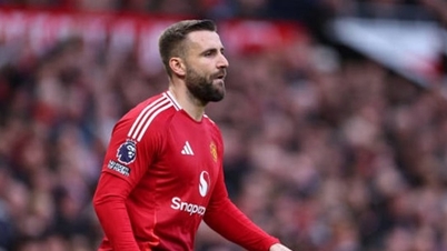 El Manchester United se plantea fichar a Álvaro Carreras: una solución estratégica derivada del efecto Mourinho.