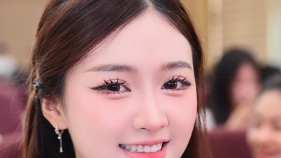 Siswi-siswi dari sebuah sekolah dengan lebih dari 120.000 siswa berbondong-bondong datang ke ajang Miss Vietnam 2026.
