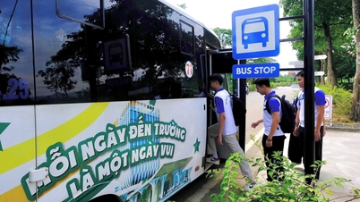 Hanoi styrker busforbindelserne for at imødekomme transportbehovene for over 17.000 studerende, der studerer i Hoa Lac.