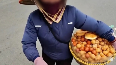 Menyelidiki kasus seorang turis asing yang membeli 10 donat seharga 420.000 VND di Hanoi.