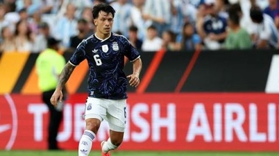 Lisandro Martinez stråler: 'Arkitekten' bag Argentinas forsvar forud for VM i 2026.
