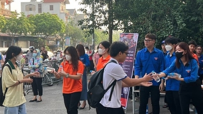 Hanoi upplevde åskväder sent på eftermiddagen och kvällen under de två dagar på gymnasieexamen.