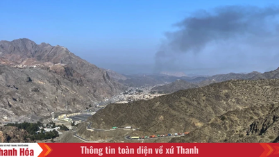 Afghanistan menuduh Pakistan melakukan serangan udara yang menewaskan sedikitnya 13 orang.