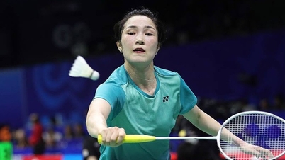 Vu Thi Trang melakukan comeback yang kuat, mengalahkan bintang bulu tangkis Thailand itu dengan telak.