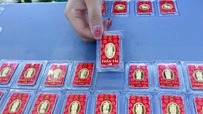 Mỗi lượng vàng tiếp tục giảm khoảng 5 triệu đồng, vàng miếng SJC còn hơn 138 triệu đồng/lượng
