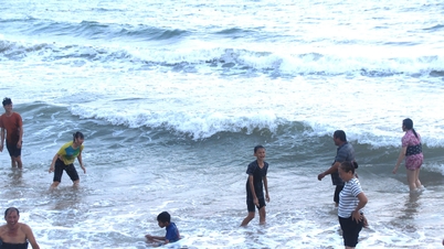Pastikan semua orang selamat semasa berenang di pantai.