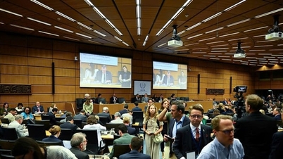 IAEA mengadopsi resolusi yang menuntut Iran untuk mengungkapkan persediaan uranium yang telah diperkaya.