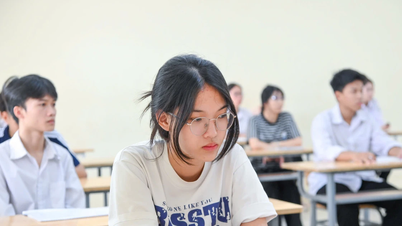 Dnes ráno začalo více než 1,2 milionu studentů skládat maturitní zkoušky.