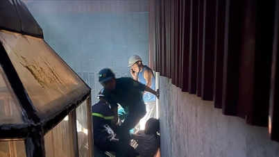 Pihak berwenang segera menyelamatkan empat orang yang terjebak dalam kebakaran rumah pada pagi hari itu.