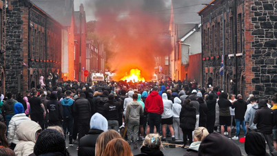 Nordirland: Voldelige protester genoptages i Belfast, politiet skærper sikkerheden.