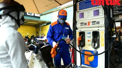 Prețurile benzinei și motorinei au scăzut general începând cu ora 15:00 pe 25 iunie, unele tipuri scăzând cu aproape 1.700 VND/litru.