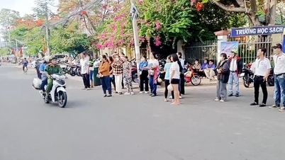 បេក្ខជនរូបនេះបានដេកលក់ហួសពេល ដូច្នេះប៉ូលីសបានមកផ្ទះរបស់គាត់ដើម្បីមកយកគាត់ទៅប្រឡង។
