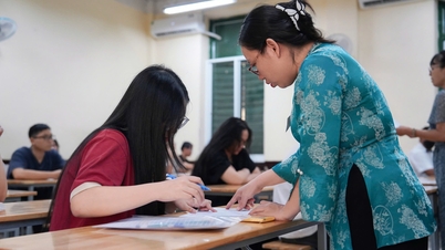 As provas de Literatura de três alunos na cidade de Ho Chi Minh apresentaram um erro de impressão, obrigando-os a usar provas de contingência.