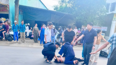 Gặp người nguy kịch trên đường, nhóm y bác sĩ lao vào cấp cứu nạn nhân