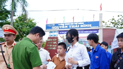 Freiwillige leisten Unterstützung für Prüfungskandidaten in Da Nang.
