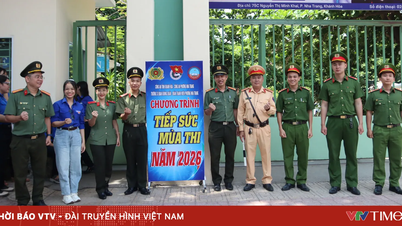 Kepolisian Khanh Hoa memastikan keamanan dan memberikan dukungan kepada para kandidat di lokasi ujian.