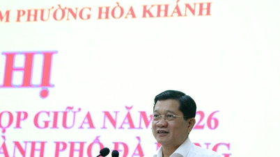 Hoa Khanh, Cam Le, Ha Nha ve Thuong Duc ilçelerindeki seçmenler, kamu altyapısıyla ilgili dilekçeler sundu.