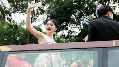 El Departamento de Cultura y Deportes de Ciudad Ho Chi Minh está revisando el caso de Huong Giang desfilando en un autobús de dos pisos.