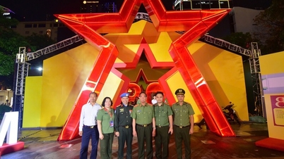 Pembukaan rangkaian kegiatan "Tanah Air Damai" di Kota Ho Chi Minh.