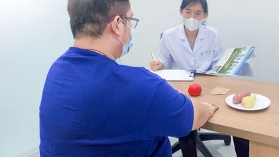 Seorang pria berusia 31 tahun yang berisiko terkena sirosis dan kanker hati mengakui kesalahan umum yang sering dilakukan banyak orang Vietnam.