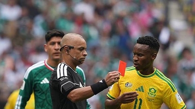 Een recordaantal van drie rode kaarten op de openingsdag van het WK 2026: een duidelijke waarschuwing in het Azteca-stadion.