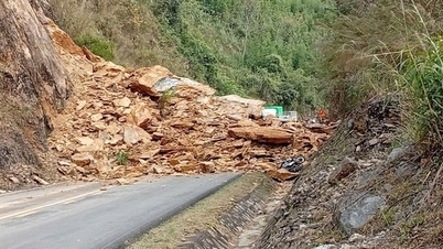 VIDEÓ: Súlyos földcsuszamlás egy autópályán, a gyanú szerint 3 embert temetett el.